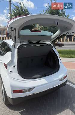 Хэтчбек Chevrolet Bolt EV 2016 в 