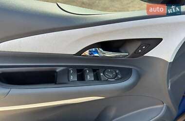 Хэтчбек Chevrolet Bolt EV 2018 в 