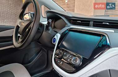 Хэтчбек Chevrolet Bolt EV 2017 в 