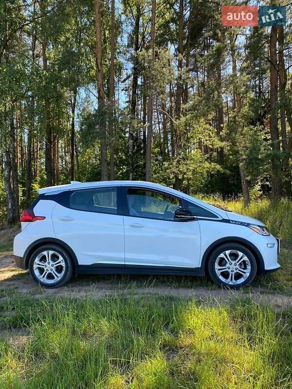 Хэтчбек Chevrolet Bolt EV 2019 в 