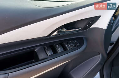 Хэтчбек Chevrolet Bolt EV 2017 в 