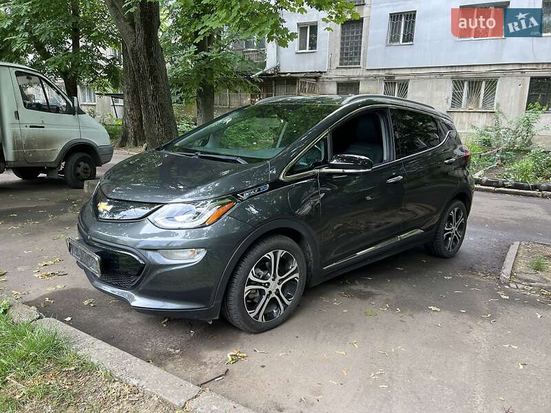 Хэтчбек Chevrolet Bolt EV 2017 в 