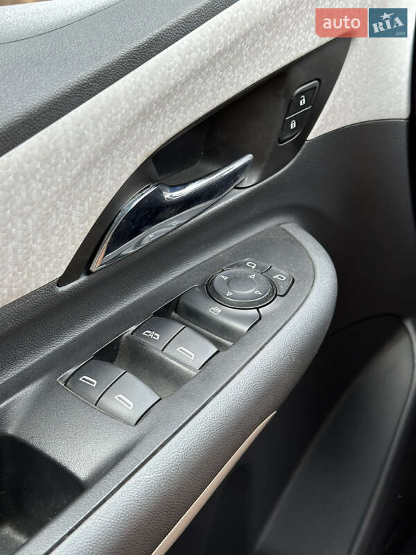 Хэтчбек Chevrolet Bolt EV 2016 в Кропивницком