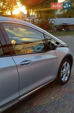 Хэтчбек Chevrolet Bolt EV 2017 в 