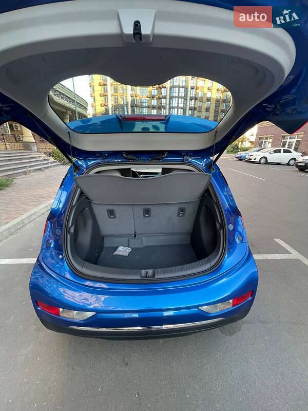 Хэтчбек Chevrolet Bolt EV 2020 в Киеве