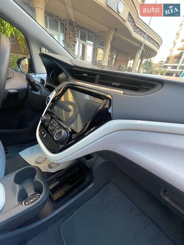 Хэтчбек Chevrolet Bolt EV 2020 в Киеве