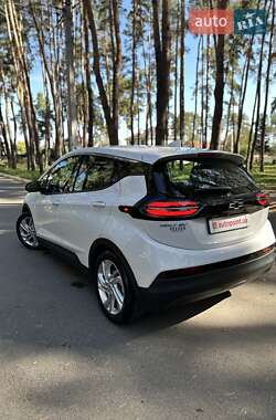 Хэтчбек Chevrolet Bolt EV 2022 в 