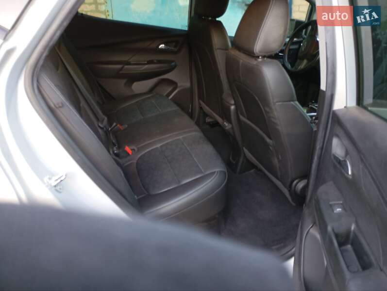 Хэтчбек Chevrolet Bolt EV 2022 в Кропивницком