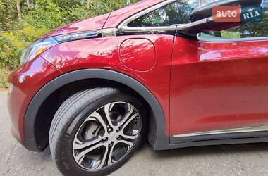 Хэтчбек Chevrolet Bolt EV 2017 в 