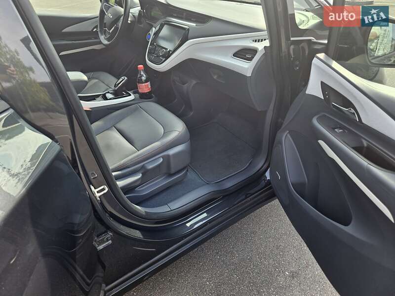 Хэтчбек Chevrolet Bolt EV 2018 в Киеве фото 6 Хэтчбек Chevrolet Bolt EV 2018 в Киеве