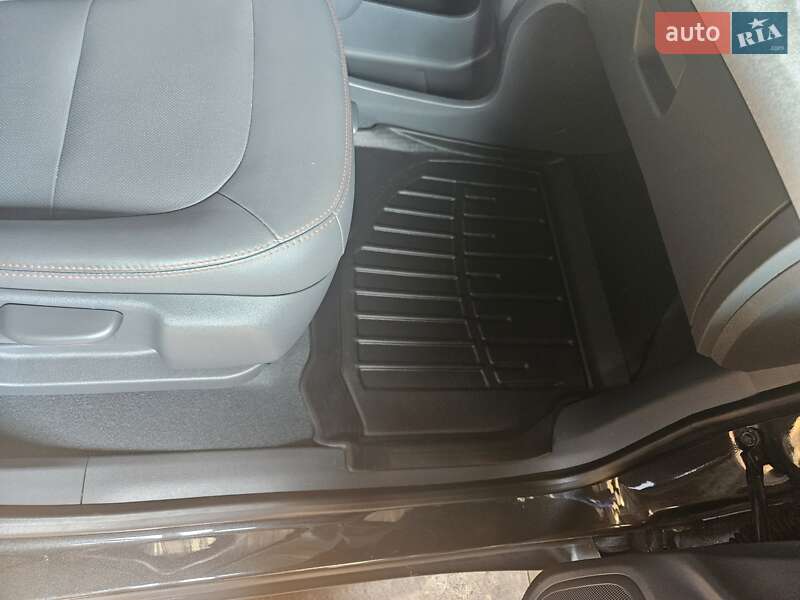 Хэтчбек Chevrolet Bolt EV 2018 в Киеве фото 21 Хэтчбек Chevrolet Bolt EV 2018 в Киеве