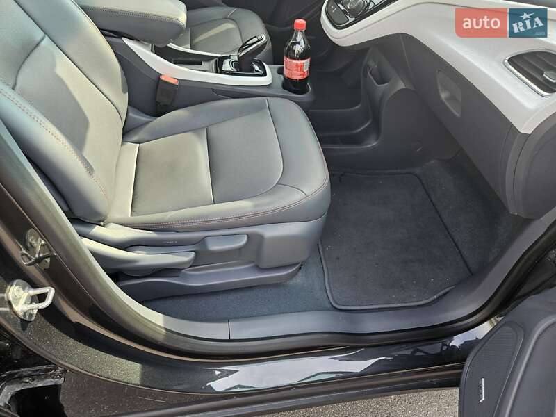Хэтчбек Chevrolet Bolt EV 2018 в Киеве фото 24 Хэтчбек Chevrolet Bolt EV 2018 в Киеве