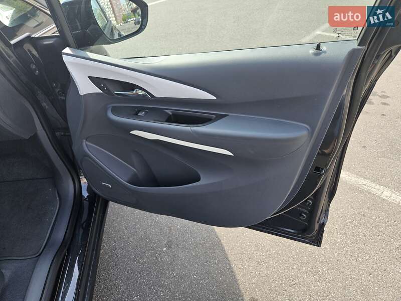 Хэтчбек Chevrolet Bolt EV 2018 в Киеве фото 29 Хэтчбек Chevrolet Bolt EV 2018 в Киеве