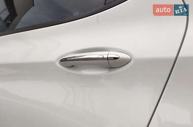 Хэтчбек Chevrolet Bolt EV 2018 в 