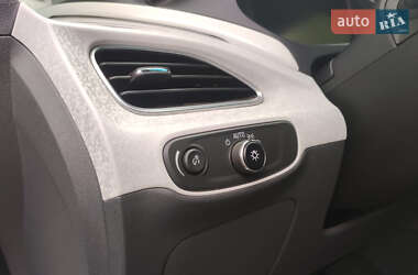 Хэтчбек Chevrolet Bolt EV 2018 в 