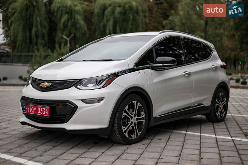 Хэтчбек Chevrolet Bolt EV 2017 в 