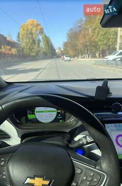 Хэтчбек Chevrolet Bolt EV 2017 в 