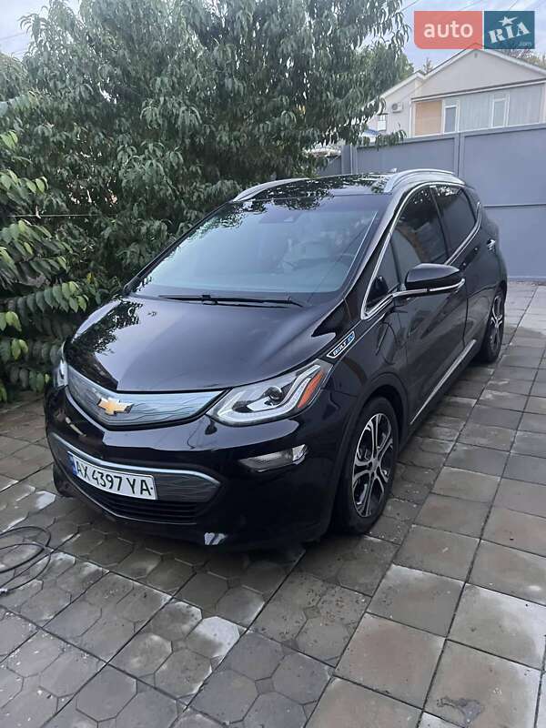 Хэтчбек Chevrolet Bolt EV 2017 в 