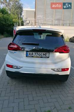 Хэтчбек Chevrolet Bolt EV 2020 в 