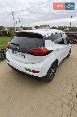 Хэтчбек Chevrolet Bolt EV 2017 в 