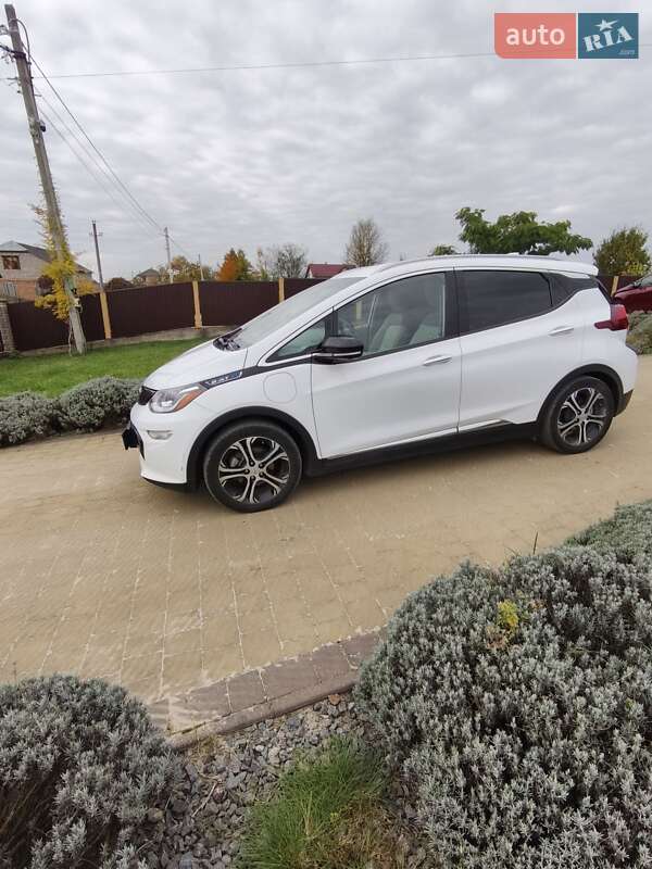 Хетчбек Chevrolet Bolt EV 2017 в Новояворівську