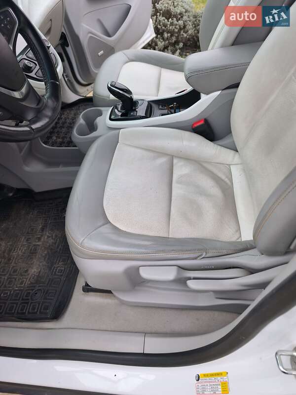 Хетчбек Chevrolet Bolt EV 2017 в Новояворівську