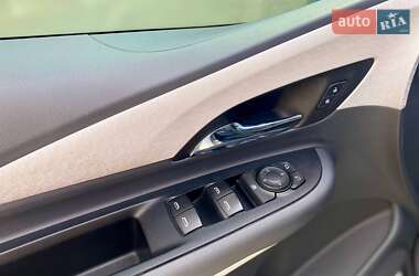 Хетчбек Chevrolet Bolt EV 2017 в 