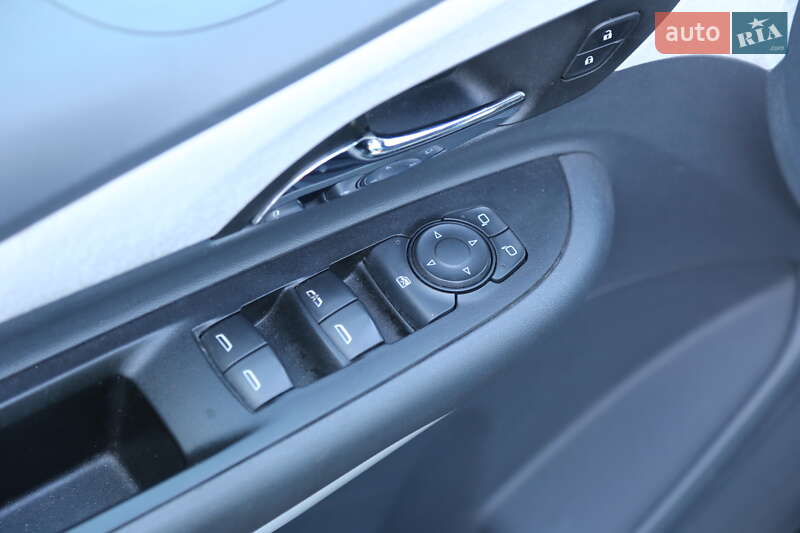 Хэтчбек Chevrolet Bolt EV 2018 в Киеве