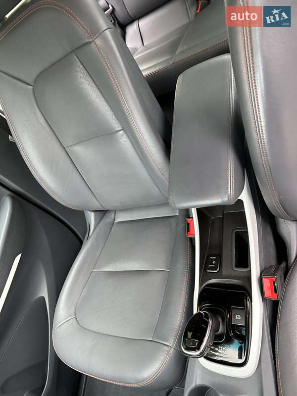 Хэтчбек Chevrolet Bolt EV 2018 в Киеве фото 12 Хэтчбек Chevrolet Bolt EV 2018 в Киеве