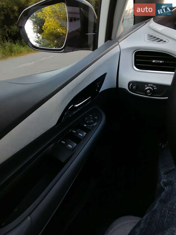 Хетчбек Chevrolet Bolt EV 2020 в Києві