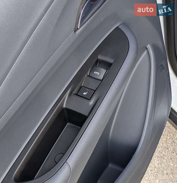 Хэтчбек Chevrolet Bolt EV 2017 в Запорожье