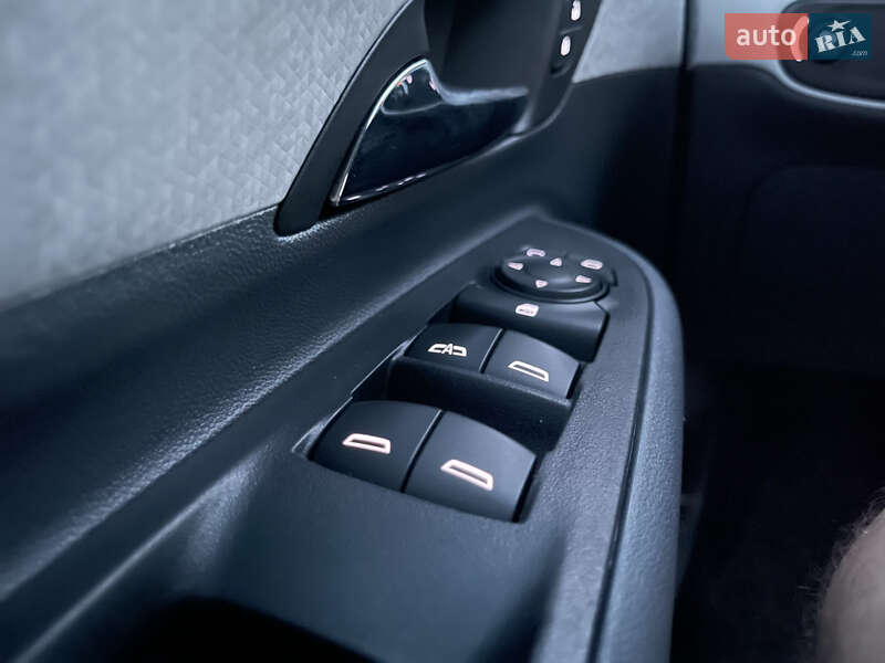 Хетчбек Chevrolet Bolt EV 2020 в Радивиліві