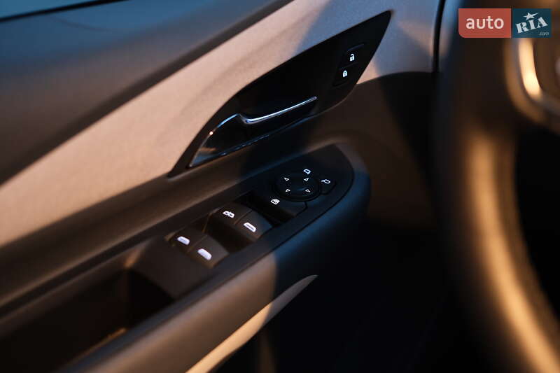 Хэтчбек Chevrolet Bolt EV 2017 в Луцке фото 21 Хэтчбек Chevrolet Bolt EV 2017 в Луцке