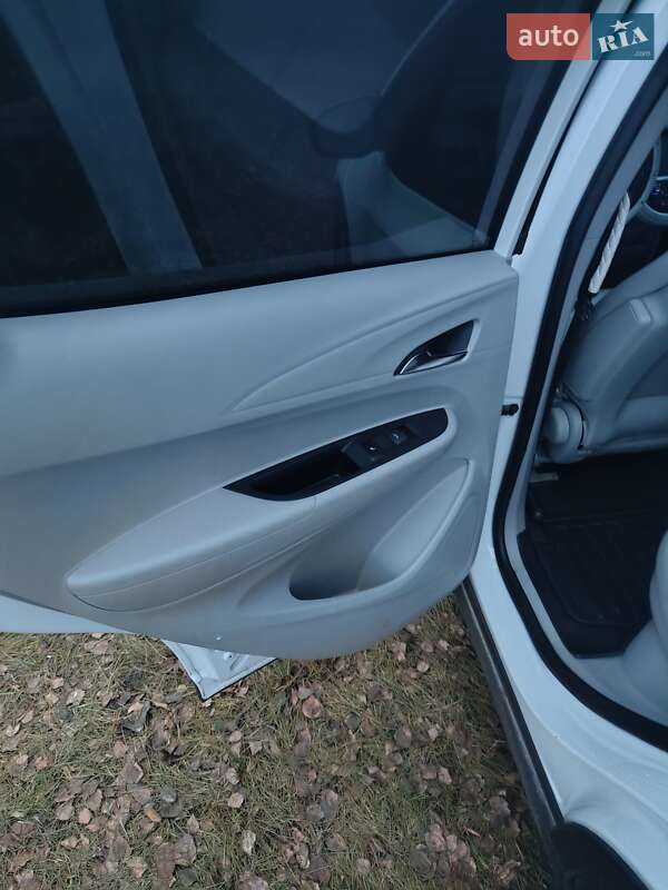 Хетчбек Chevrolet Bolt EV 2017 в Києві фото 6 Хетчбек Chevrolet Bolt EV 2017 в Києві