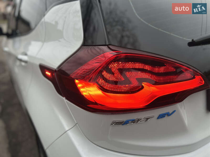Хэтчбек Chevrolet Bolt EV 2020 в Ивано-Франковске фото 12 Хэтчбек Chevrolet Bolt EV 2020 в Ивано-Франковске