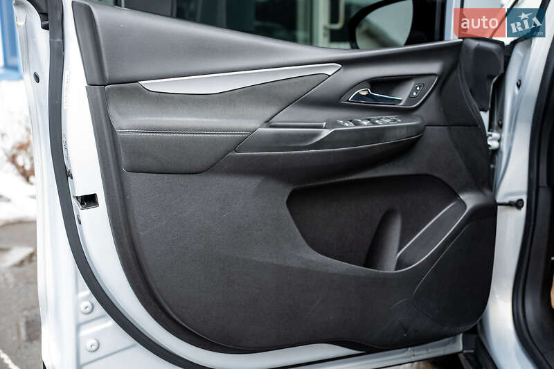 Хэтчбек Chevrolet Bolt EV 2021 в Киеве