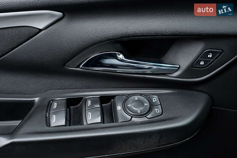 Хэтчбек Chevrolet Bolt EV 2021 в Киеве