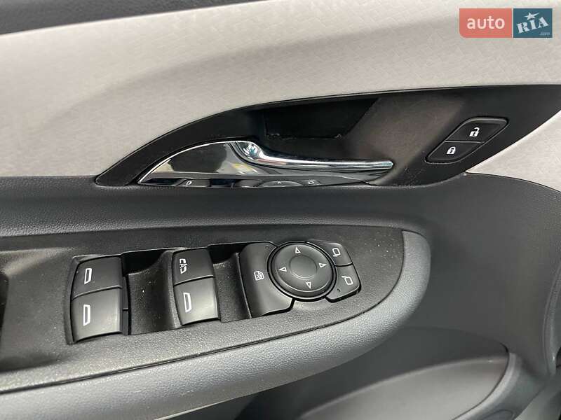 Хэтчбек Chevrolet Bolt EV 2019 в Киеве