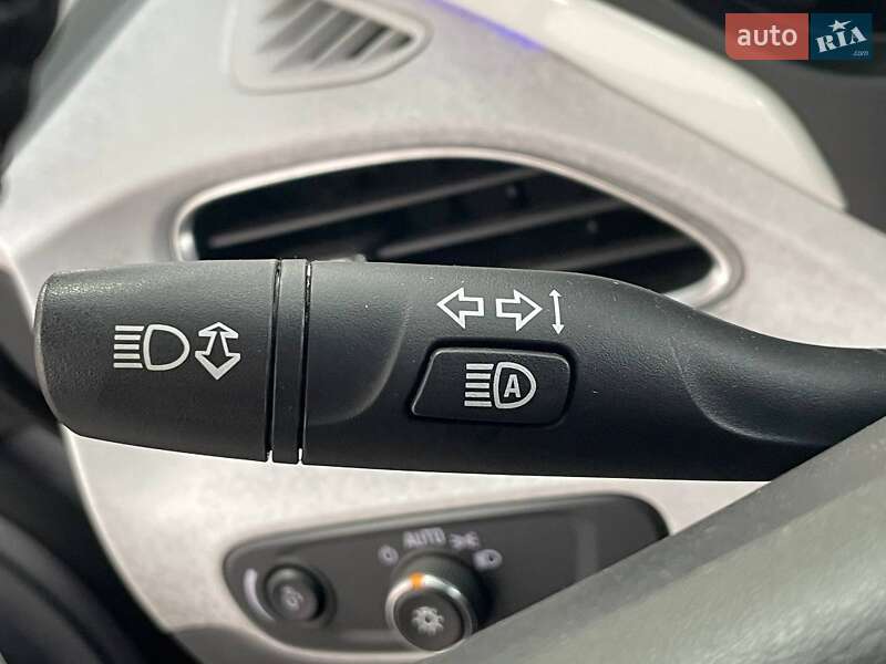 Хэтчбек Chevrolet Bolt EV 2019 в Киеве