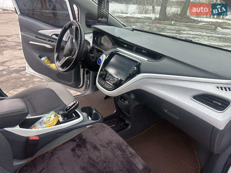 Хэтчбек Chevrolet Bolt EV 2019 в Киеве