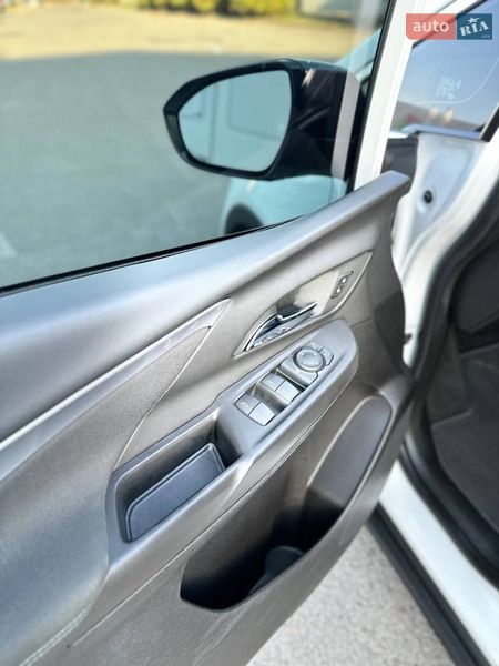 Хэтчбек Chevrolet Bolt EV 2022 в Ужгороде