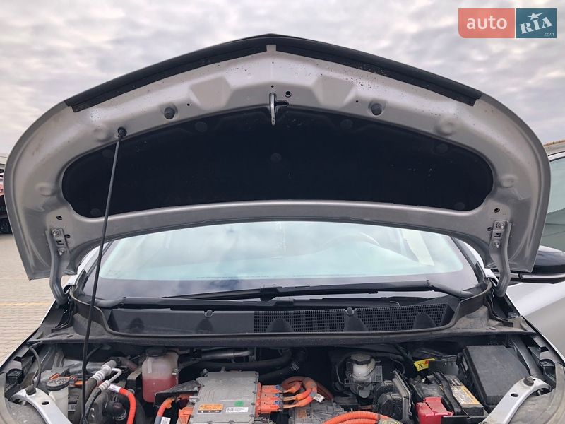 Хэтчбек Chevrolet Bolt EV 2017 в Львове фото 23 Хэтчбек Chevrolet Bolt EV 2017 в Львове