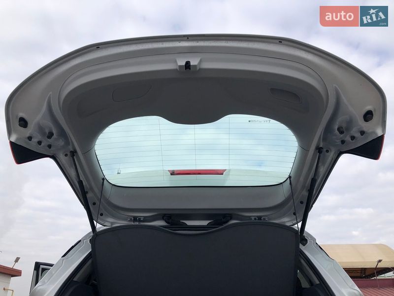 Хэтчбек Chevrolet Bolt EV 2017 в Львове фото 28 Хэтчбек Chevrolet Bolt EV 2017 в Львове