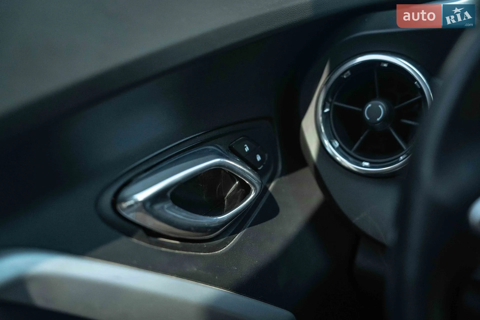2016 Chevrolet Camaro - мініатюра 17