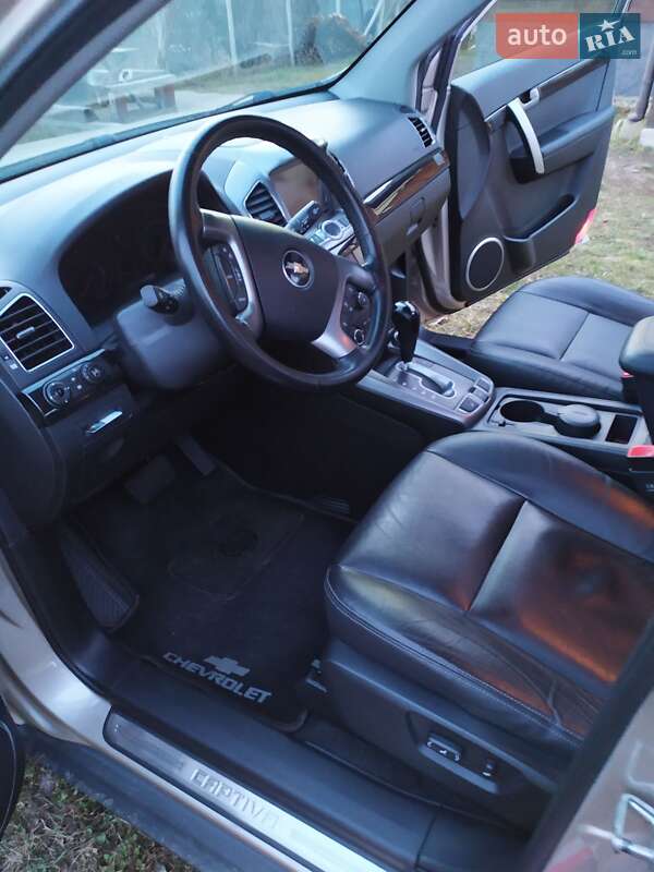Позашляховик / Кросовер Chevrolet Captiva 2012 в Чернівцях