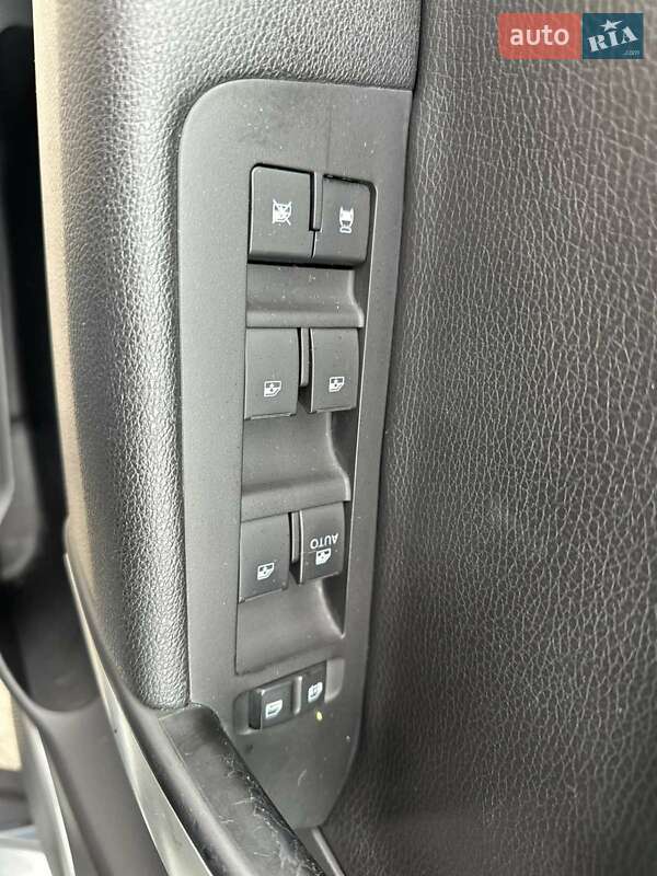 Внедорожник / Кроссовер Chevrolet Captiva 2012 в Дубно