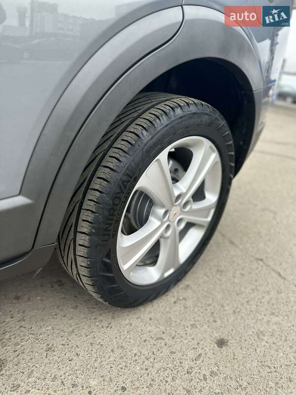 Внедорожник / Кроссовер Chevrolet Captiva 2012 в Дубно