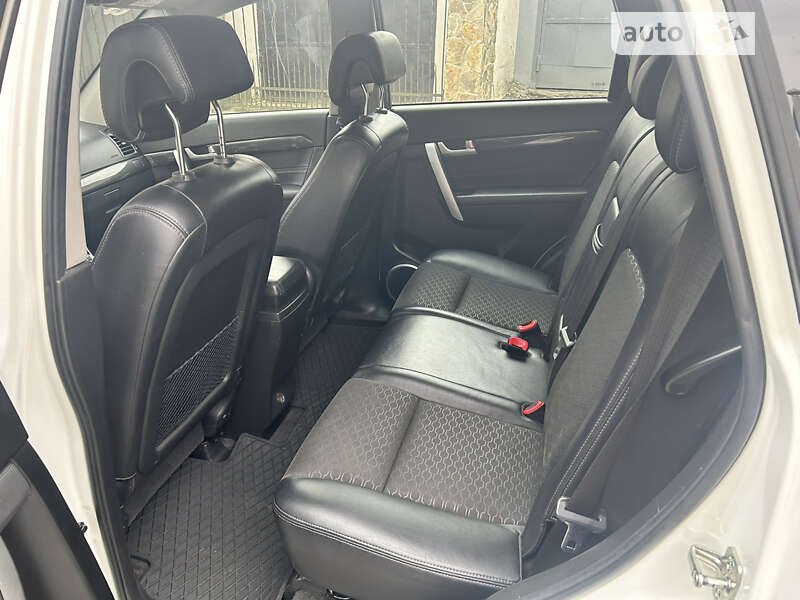 Позашляховик / Кросовер Chevrolet Captiva 2013 в Києві