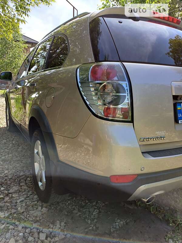 Позашляховик / Кросовер Chevrolet Captiva 2012 в Чернівцях