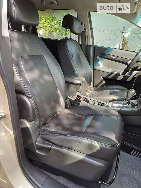 Позашляховик / Кросовер Chevrolet Captiva 2012 в Чернівцях